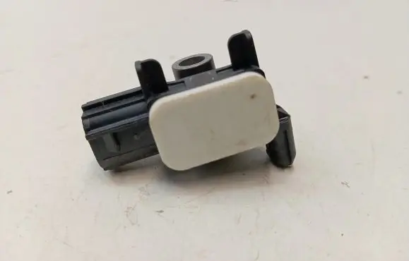 Mitsubishi Outlander Airbag deployment crash/impact sensor 8651A166