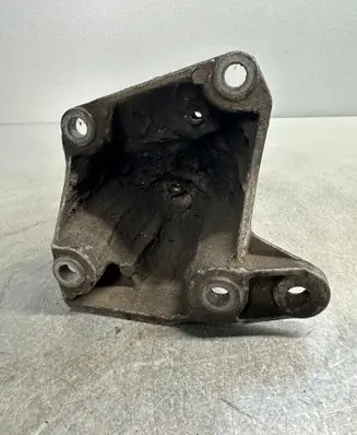 Gearbox mounting bracket
