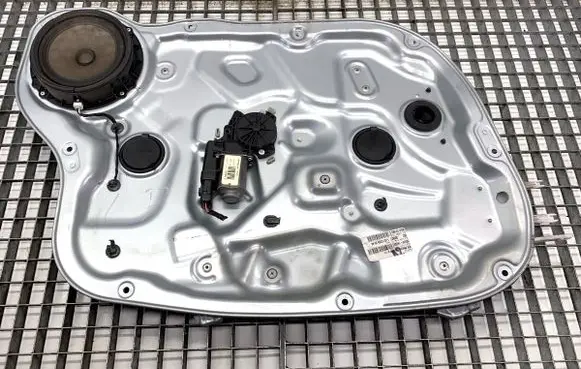 KIA Ceed Front door window regulator with motor 824701H020