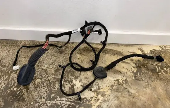 Jeep Cherokee Rear door wiring loom P68165491AD 68165491AD 9SGB2383P0261