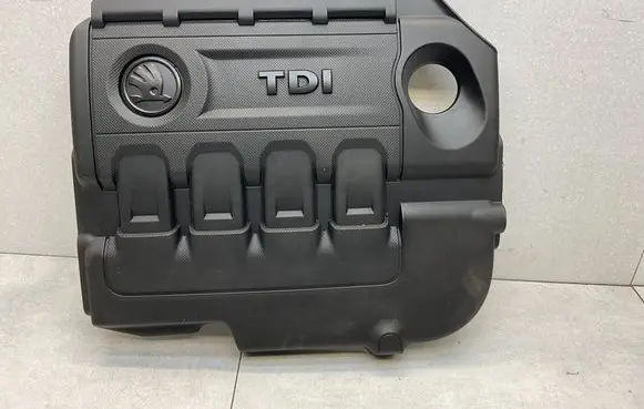 Engine cover (trim)