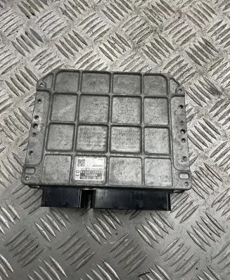 Toyota Avensis T270 Engine control unit/module 8966105D30