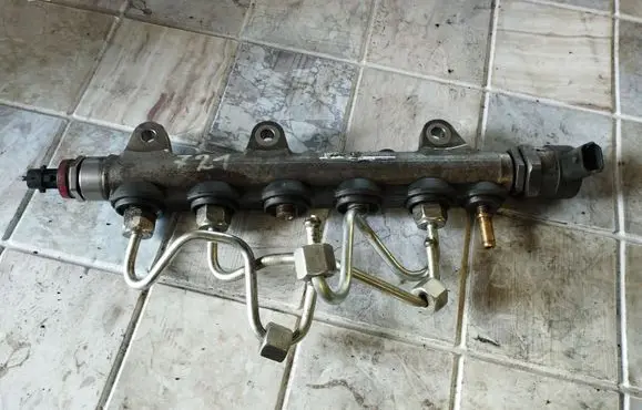 Opel Vivaro Fuel main line pipe 8200842432 0445214