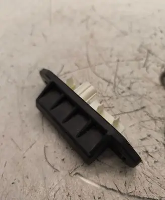 Toyota C-HR II Tailgate opening switch 15D355