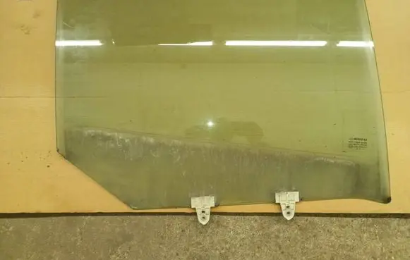 Renault Megane III Rear door window glass 