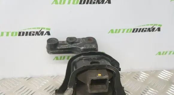 Peugeot 208 Engine mount bracket 9671185380