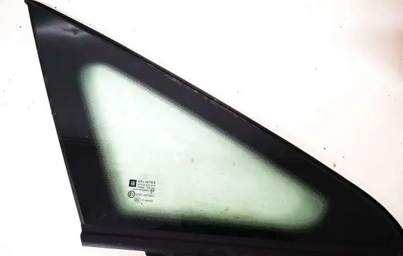 Opel Zafira B Front triangle window/glass 13123921