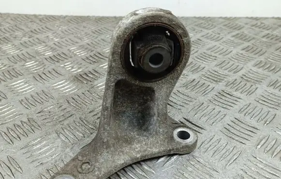 Mitsubishi Outlander Rear differential mounting bracket 