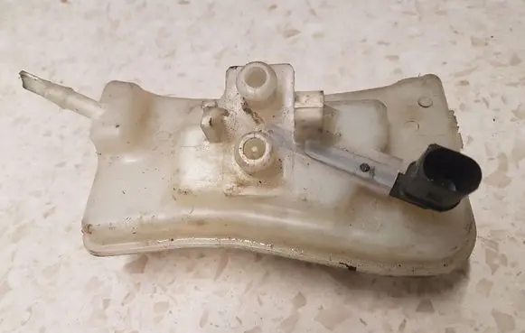 Audi A4 S4 B5 8D Brake fluid reservoir 32067009