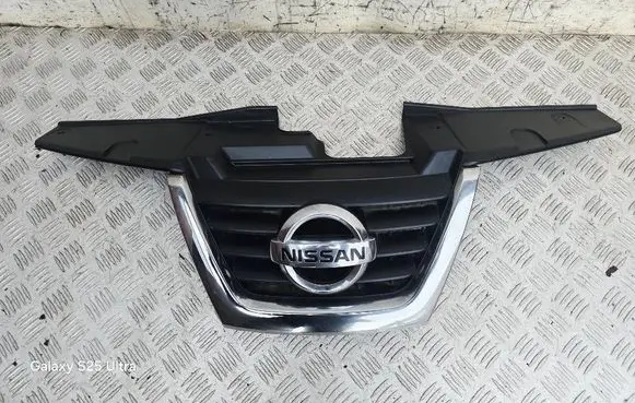 Nissan Juke I F15 Front bumper upper radiator grill 620701KA6A 620721KA6A