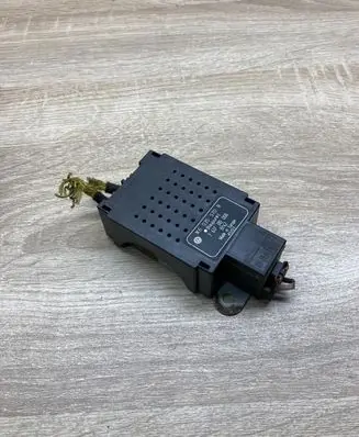 Volkswagen Golf V Aerial antenna amplifier 1K6035570B 7617310008
