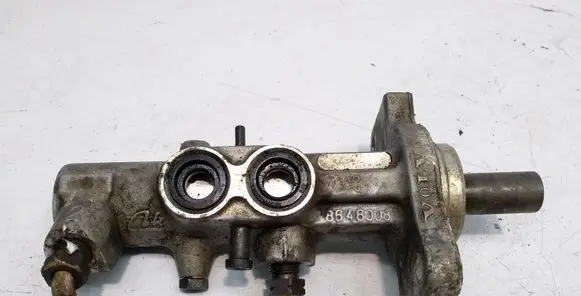 Volvo XC90 Master brake cylinder 8648008