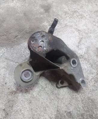 Audi A6 S6 C6 4F Engine mounting bracket 4F0199352M