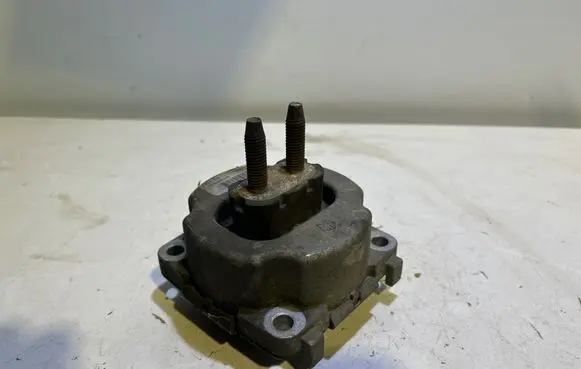 Dodge Durango Gearbox mount 05154807AD PA11152