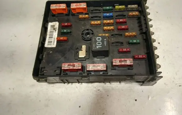Volkswagen PASSAT B6 Fuse box set 3C0937125 63592777