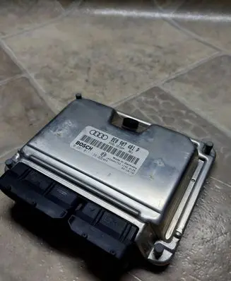 Audi A6 S6 C5 4B Engine control unit/module 8E0907401P 0281011136