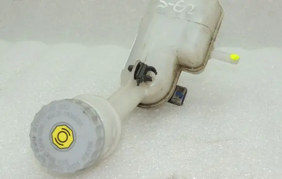 Suzuki SX4 S-Cross Brake fluid reservoir 5120061M60