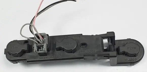 Ford Mondeo Mk III Tail light bulb cover holder 149978