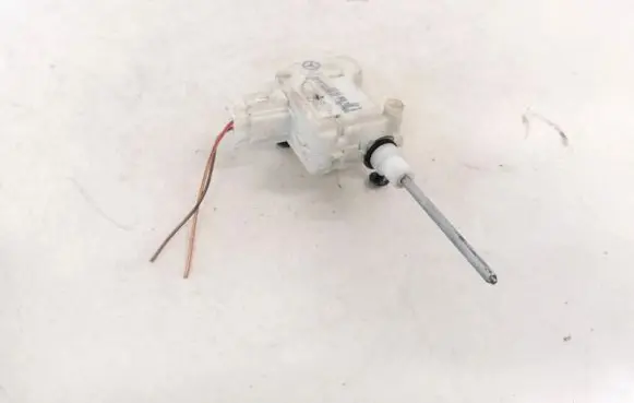 Mercedes-Benz E W211 Central locking motor A2038201997