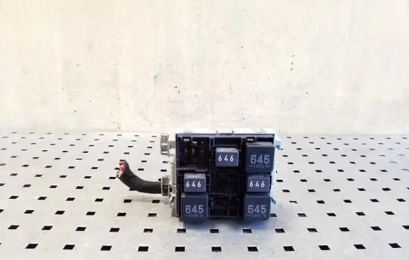 Porsche Cayenne (92A) Relay mounting block 7P0937211A