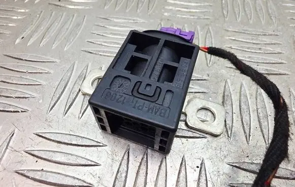 Audi A8 S8 D3 4E Battery relay fuse 4F0915519