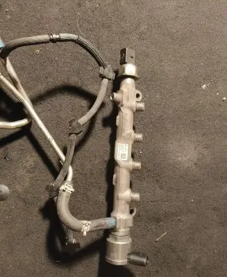Volkswagen Tiguan Fuel main line pipe 04L089
