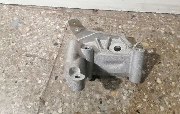 Volvo XC90 Engine mounting bracket 31430470