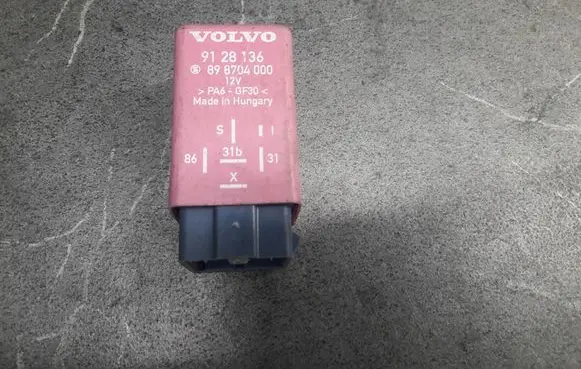 Volvo S70 V70 V70 XC Fuel pump relay 9128136