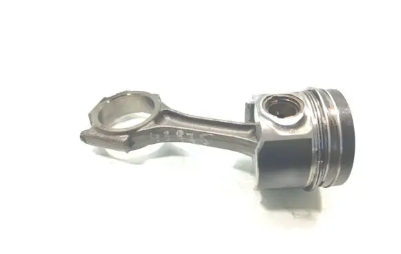 Mitsubishi Outlander Piston with connecting rod 