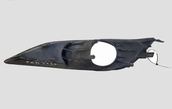 Toyota Auris 150 Front fog light trim/grill 8148102050