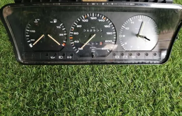 Volkswagen PASSAT B4 Speedometer (instrument cluster)