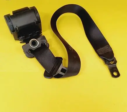 BMW 3 E46 Front seatbelt 8207955