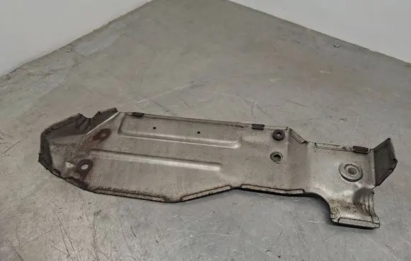 Volvo XC70 Heat shield in engine bay 8627288