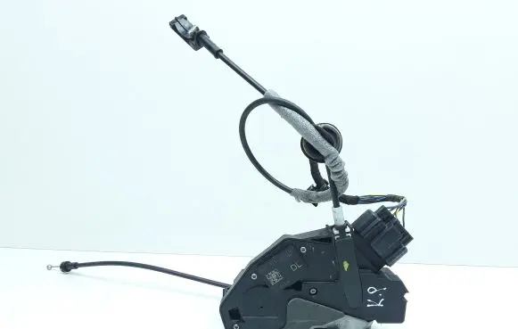 Volvo S60 Front door lock 31301738