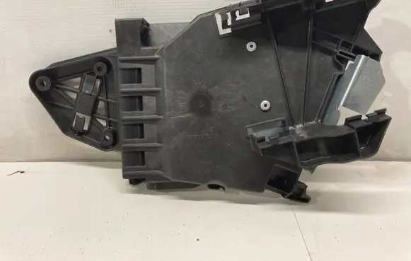 Rear door exterior handle/bracket