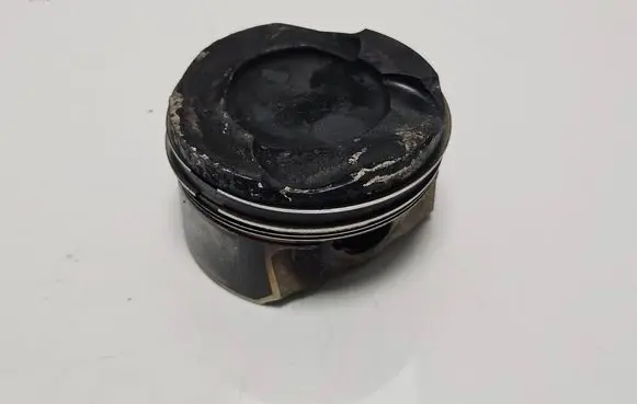 BMW 5 GT F07 Piston 084220
