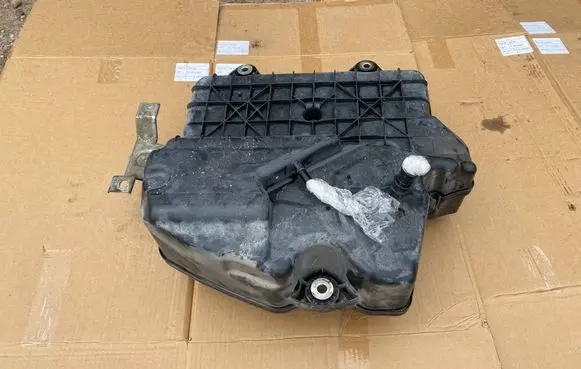 Mercedes-Benz E W212 AdBlue liquid reservoir A0994710475BILI A0994710475 A2054703901