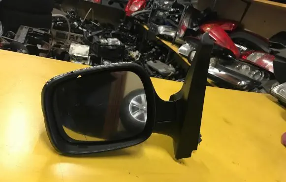 Nissan Kubistar Front door electric wing mirror