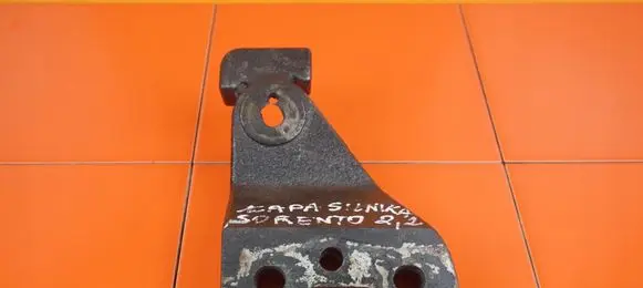 KIA Sorento Engine mounting bracket 17MB38