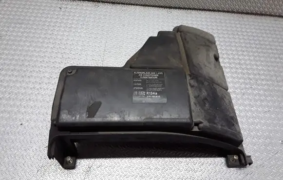 Mercedes-Benz ML W163 Fuse box cover 1635400382