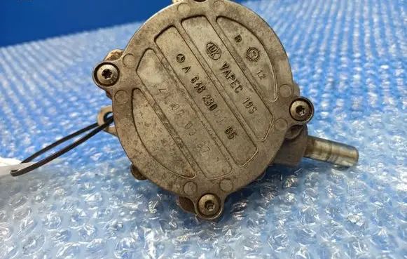 Mercedes-Benz E W211 Vacuum pump A6462300165