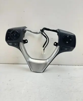 Toyota Auris E180 Steering wheel buttons/switches F70CS1321