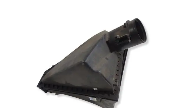 Chevrolet Camaro Air filter box 84090475