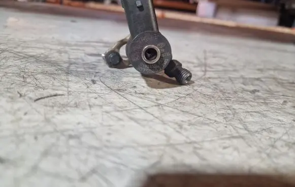 Volvo XC90 Fuel injector 30750283