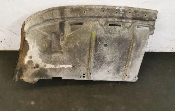 Toyota Avensis T270 Rear bumper underbody cover/under tray 5839905010