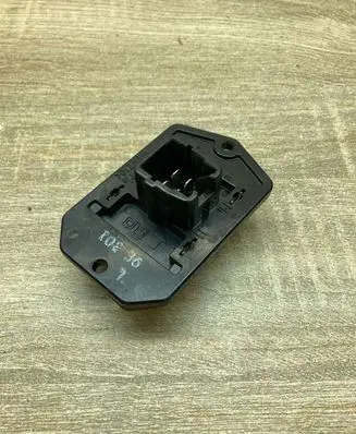 Toyota Avensis T250 Heater blower motor/fan resistor 9E301