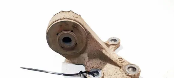 Peugeot 4007 Engine mount bracket mr589134