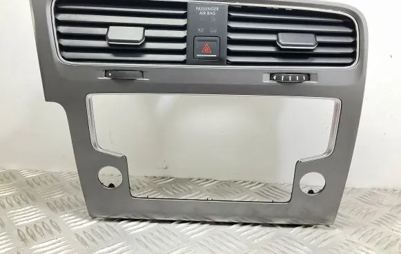 Radio/GPS head unit trim