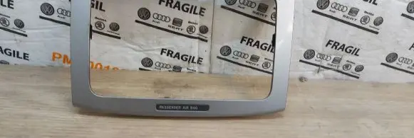 Volkswagen PASSAT B6 Radio/GPS head unit trim 318410100