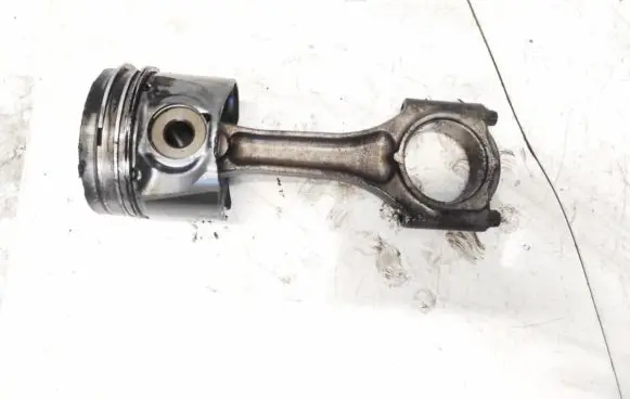 Opel Astra G Piston with connecting rod